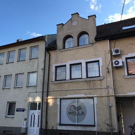 Lotusz Apartments In Nyíregyháza Esterno foto