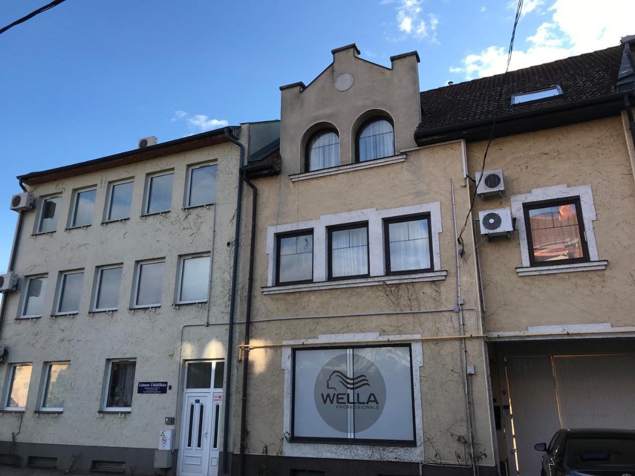 Lotusz Apartments In Nyíregyháza Esterno foto